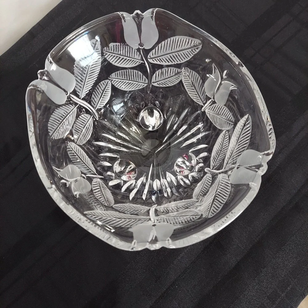 Vintage Fifth Avenue Crystal Frosted Bowl Etched Tulip with 3 Feet 4